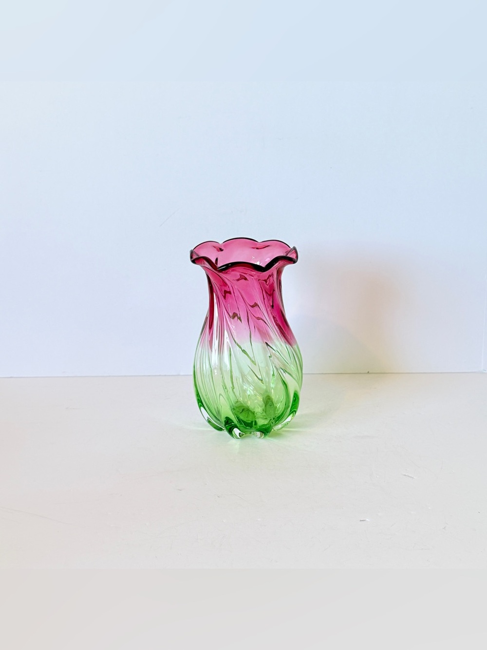 Vintage Teleflora Watermelon Swirl Hand Blown Art Glass Vase Ruffled - Picture 4 of 11